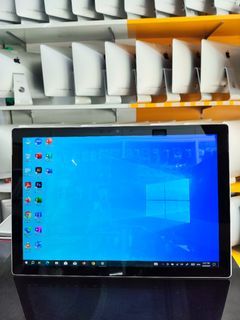 Surface Pro 5 Intel core i5 4GB RAM / 128GB SSD No Keyboard