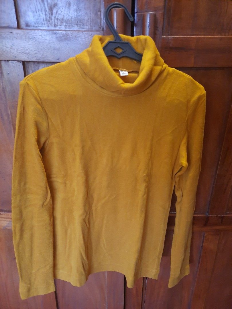 Uniqlo Heattech, Women's Fashion, Tops, Longsleeves on Carousell