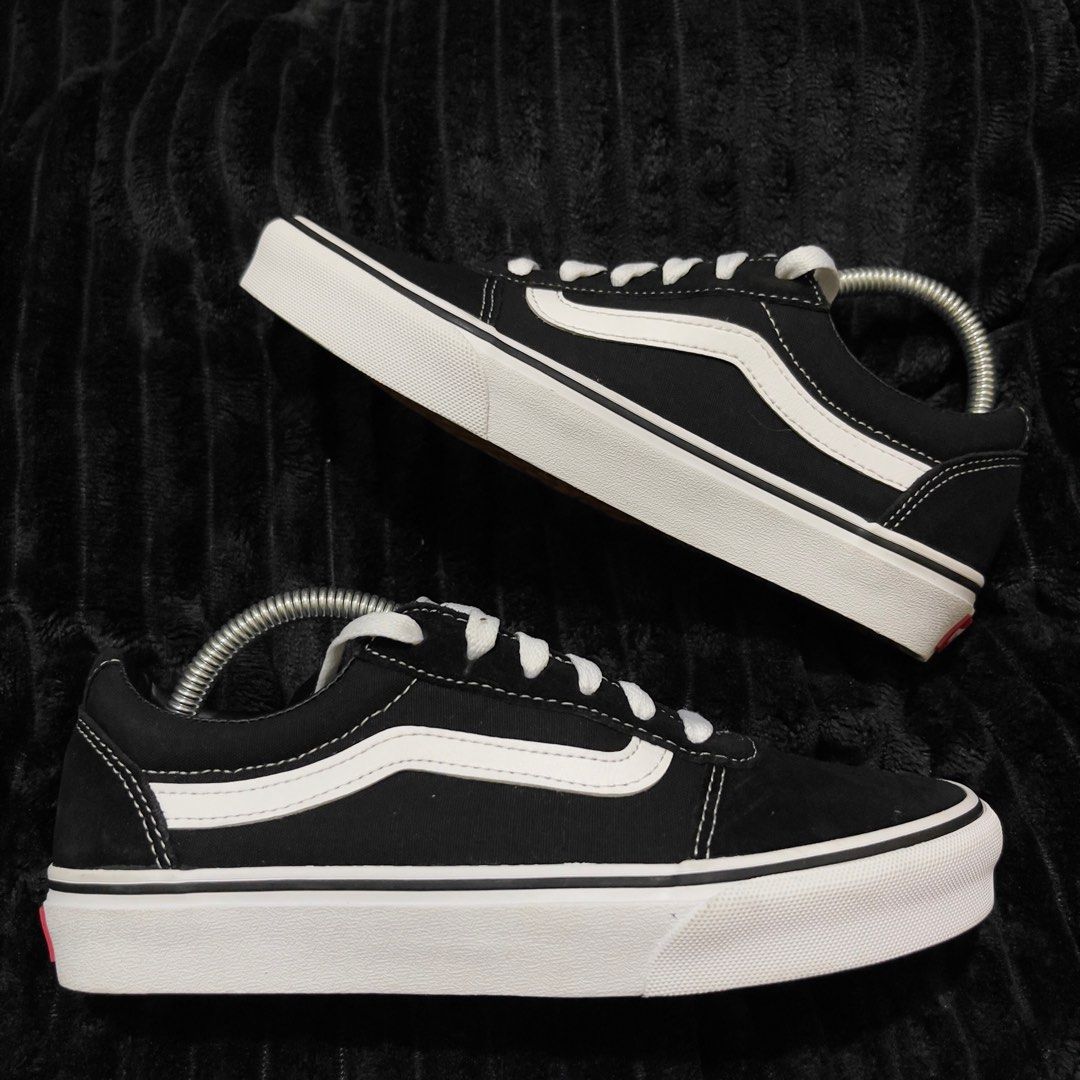 Black and on sale white strap vans