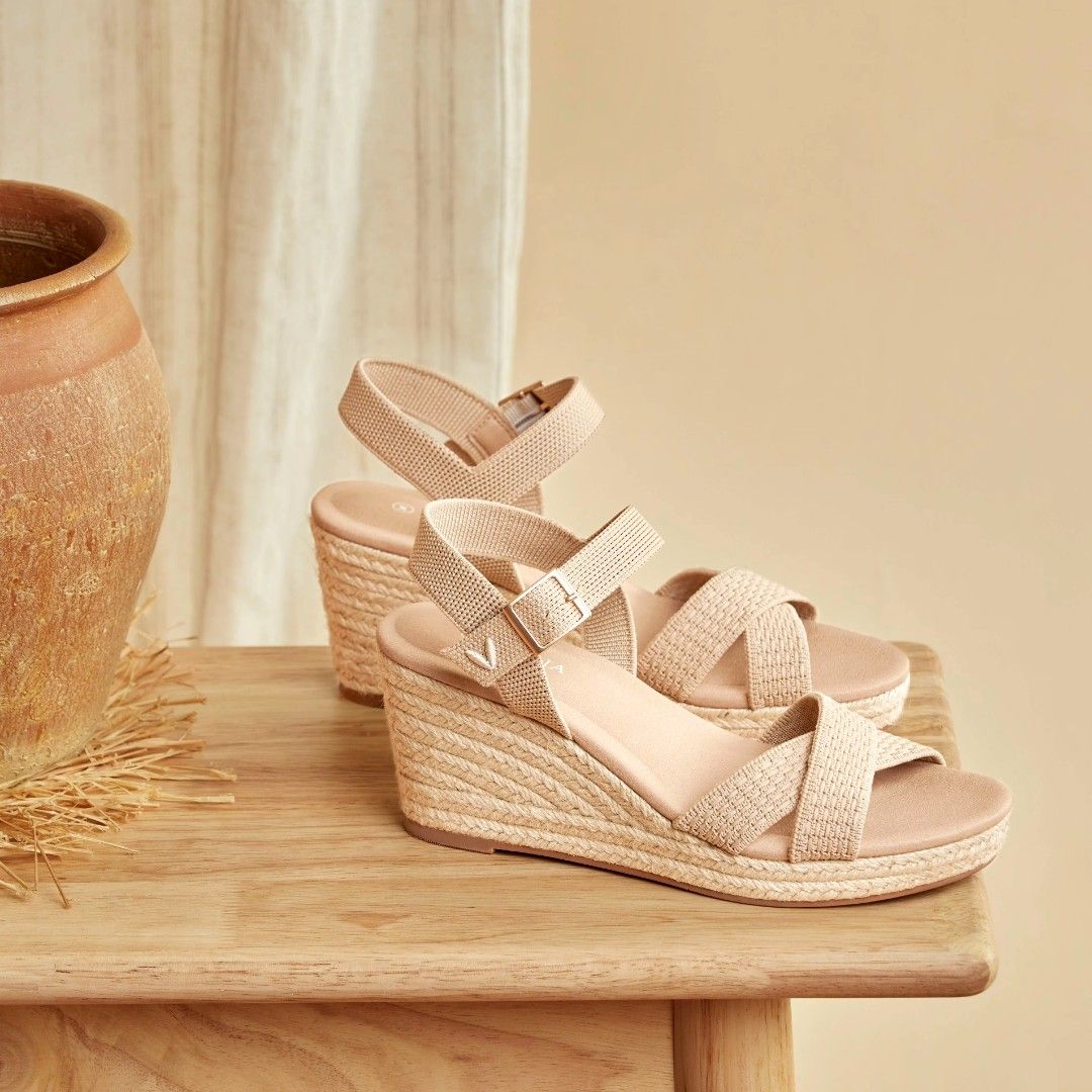 Wedges covered toe sale