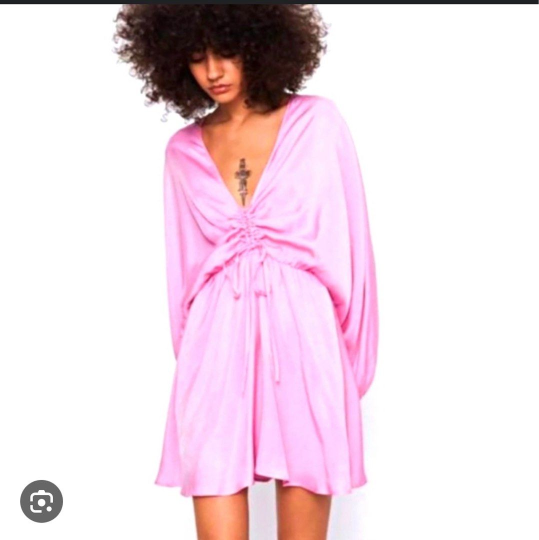 Zara (Category: Dresses) located in Lipa City. Submitted by arral (Listing ID 1255166976, Image 3). Description: Xs Pwedeng swap sa Small❤️ Di kasya sakin😭😭😭 i have 2 of these! parehong xs pla nabili ko😅 Ganda nito teh❤️ lalo pag xs frame ka😊.