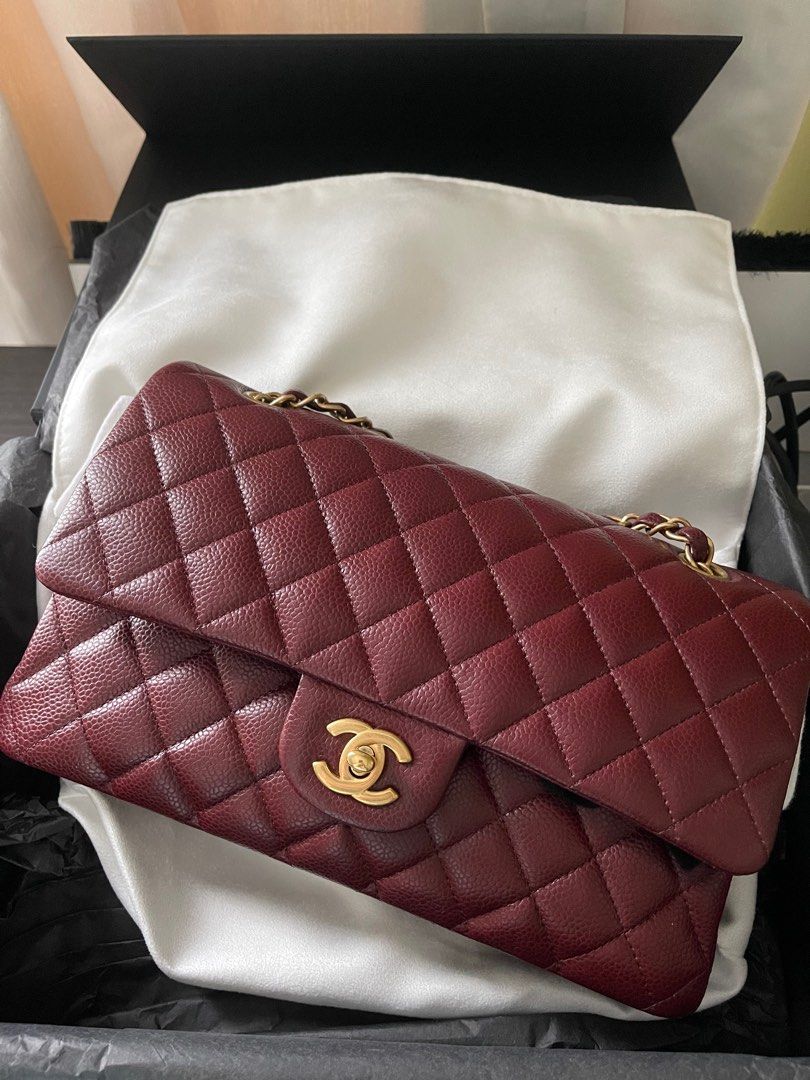 What's in My Bag! Chanel Classic Flap Medium - In Burgundy Caviar! 