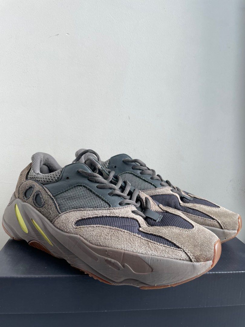 9.5 UK Adidas Yeezy 700 Mauve