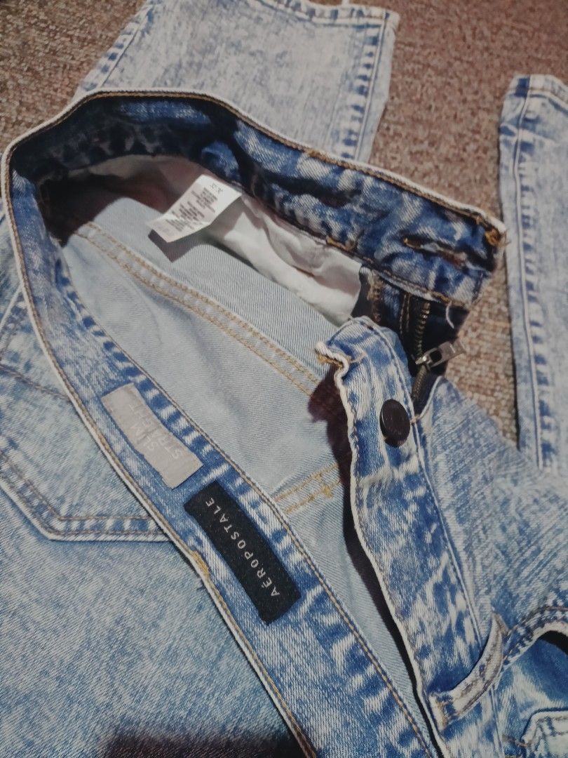Aeropostale straight cut jeans (Category: Jeans) located in San Pedro. Submitted by shachaaa (Listing ID 1255341742, Image 3). Description: acid light washed denim.pls see pictures.straight cut.pde for men and women kasi straight cut.32 ung nasa band pro 33 waist ko.39 inches ung lenght..