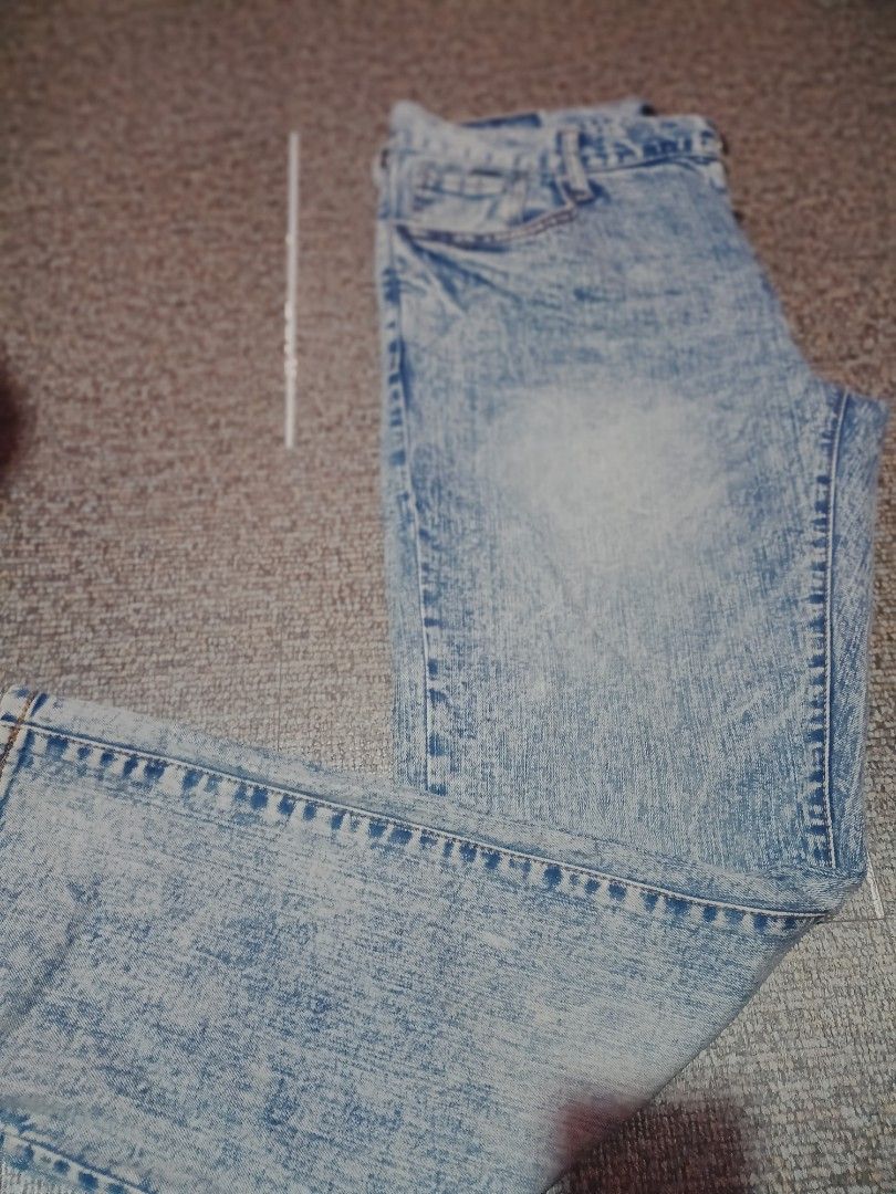 Aeropostale straight cut jeans (Category: Jeans) located in San Pedro. Submitted by shachaaa (Listing ID 1255341742, Image 1). Description: acid light washed denim.pls see pictures.straight cut.pde for men and women kasi straight cut.32 ung nasa band pro 33 waist ko.39 inches ung lenght..