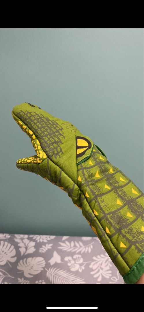 Alligator Oven Mitt