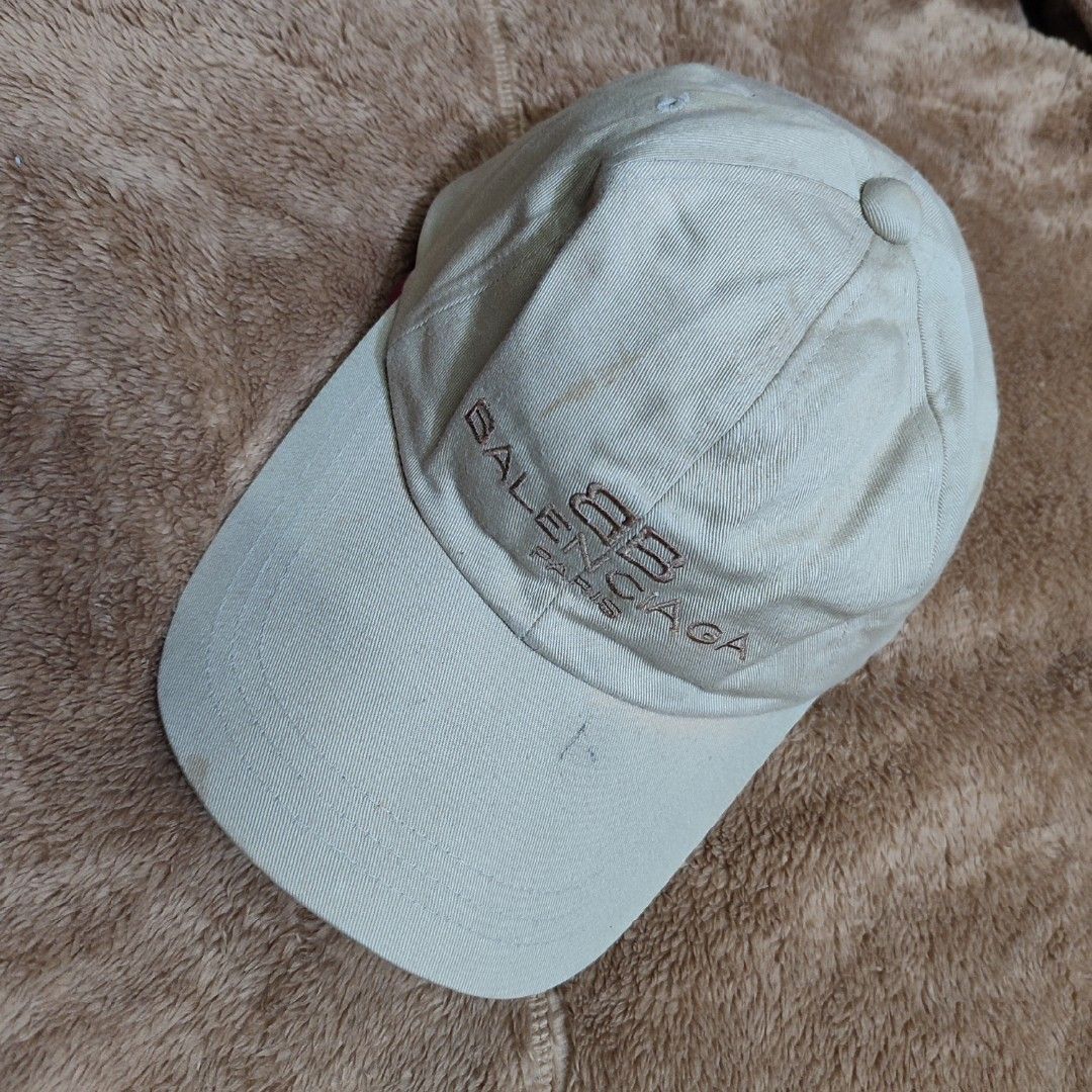 LOUIS VUITTON CAP, Men's Fashion, Watches & Accessories, Caps & Hats on  Carousell