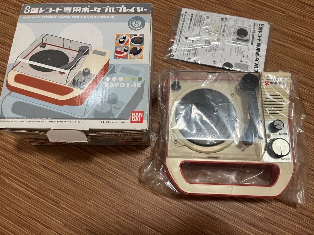 8盤レコード専用ポータブルプレイヤー＆CD数十枚（パンフレット付 8