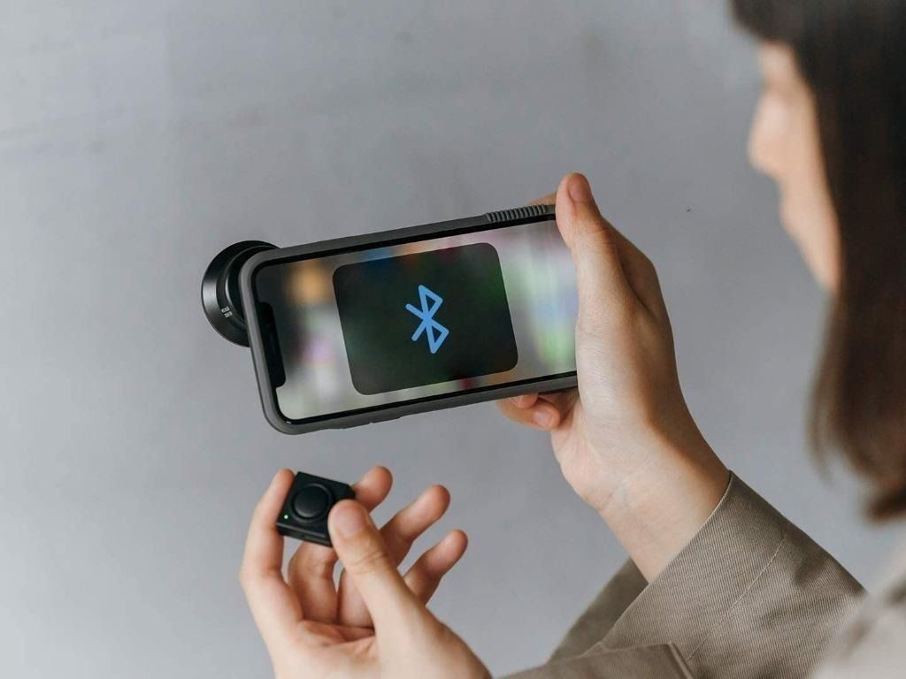 bitplay SNAP! Grip mobile phone holder hander selfie camera bluetooth