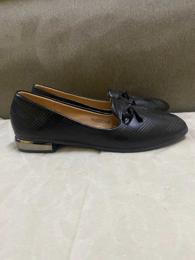 Black flat shoes size 6 2025