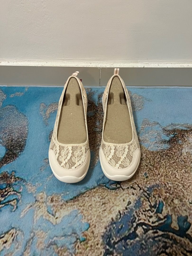 Skechers microburst sweet hotsell bloom lace ballet pump