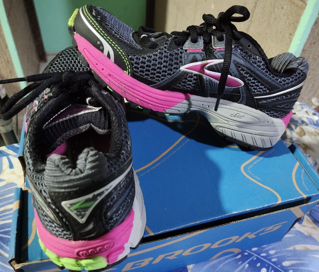 Clearance brooks deals women's shoes