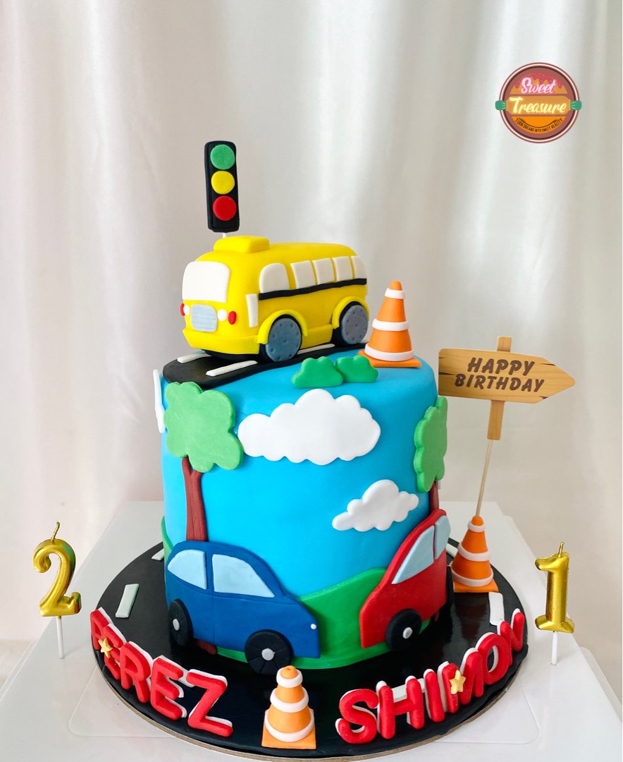 Wheel on the bus theme birthday cake 总线上的车轮蛋糕| Happy 1st bi… | Flickr
