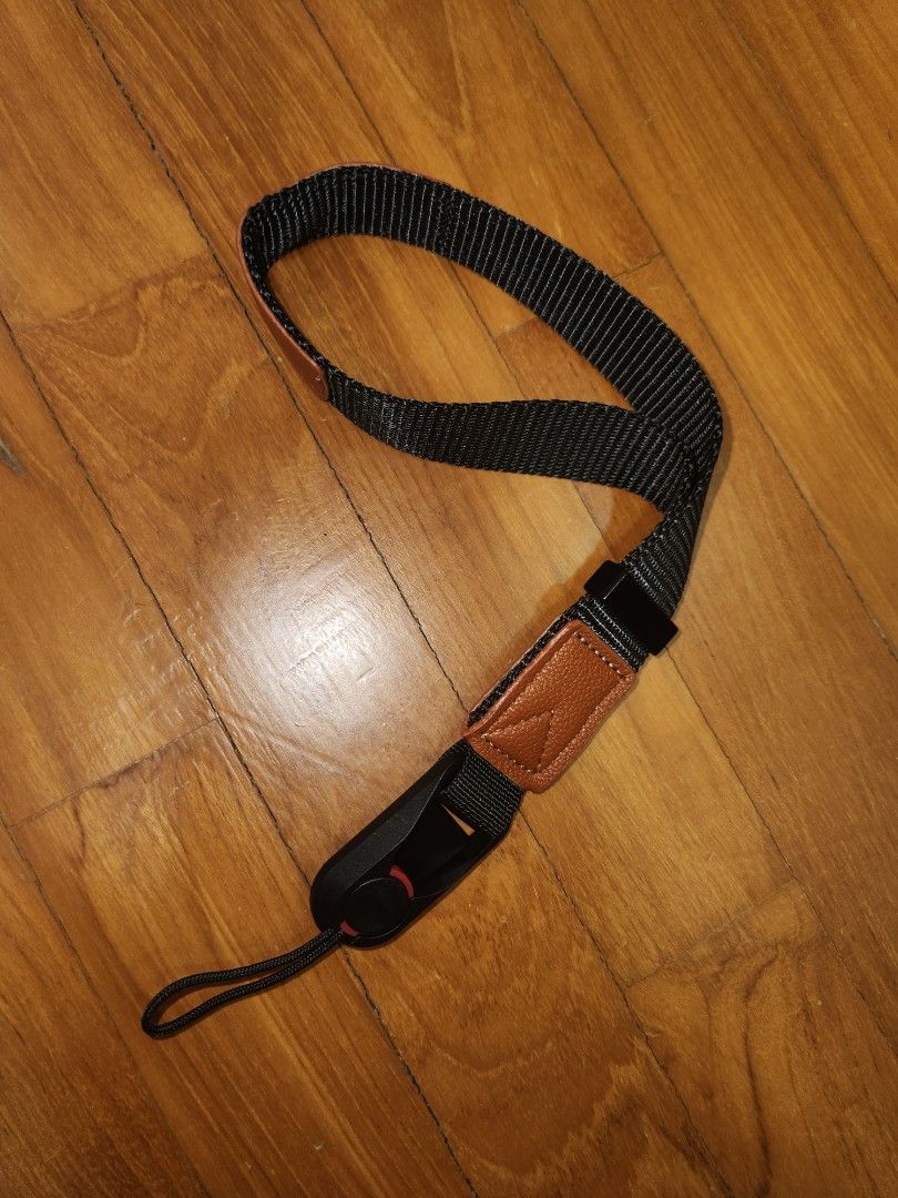 Camera Strap (Category: Camera Bags & Carriers) located in Singapore. Submitted by pokablemars (Listing ID 1255361270, Image 1). Description: Camera Strap.