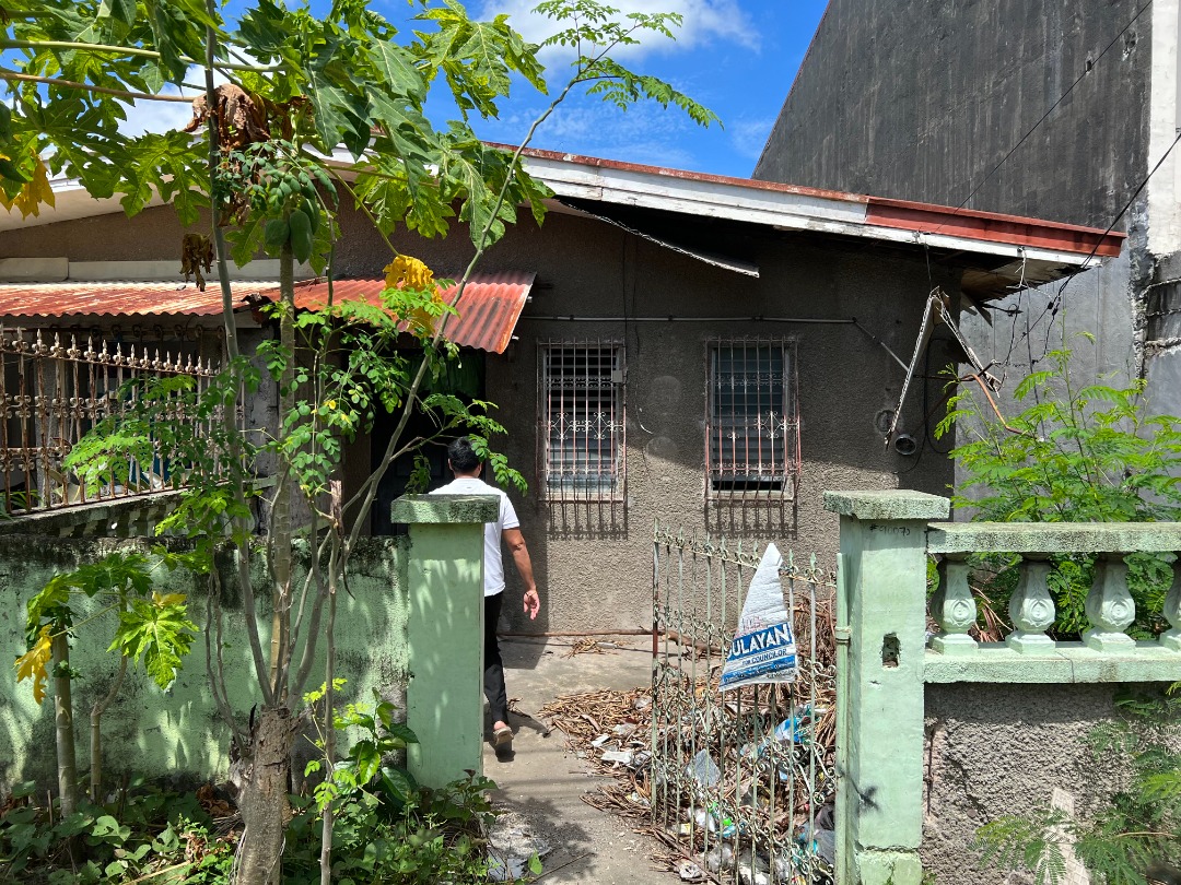 CAVITE *FOR SALE NEGOTIABLE Cavite House & Lot w/ Parking & Veranda