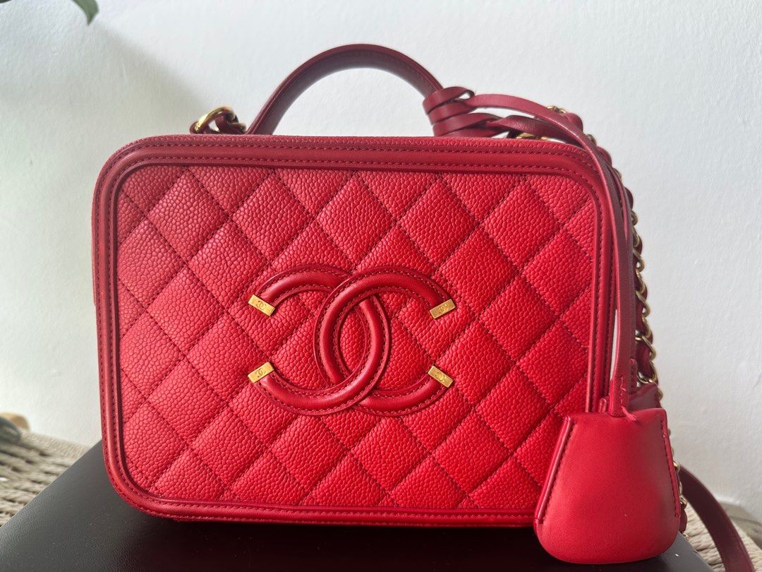 Red chanel vanity case outlet