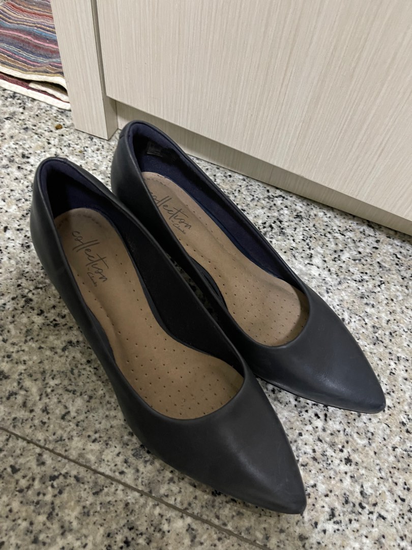 Clarks navy heels outlet
