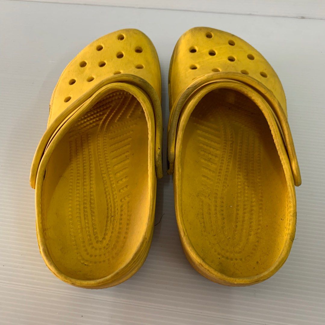 Yellow crocs discount size 9