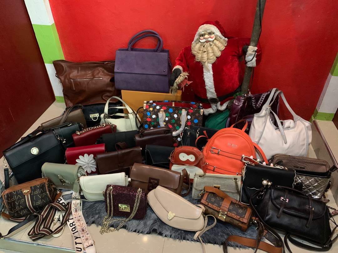 decluttering, Women's Fashion, Bags & Wallets, Shoulder Bags on Carousell