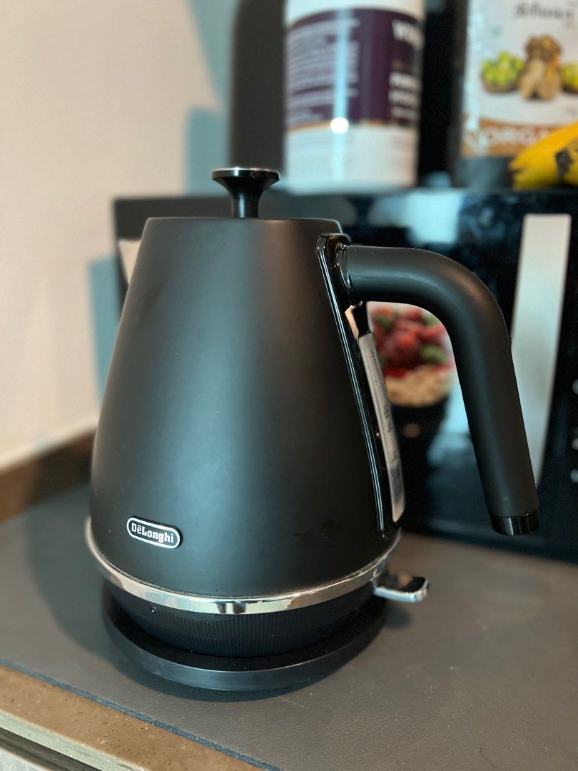 DeLonghi Distinta 1.7L Kettle Review