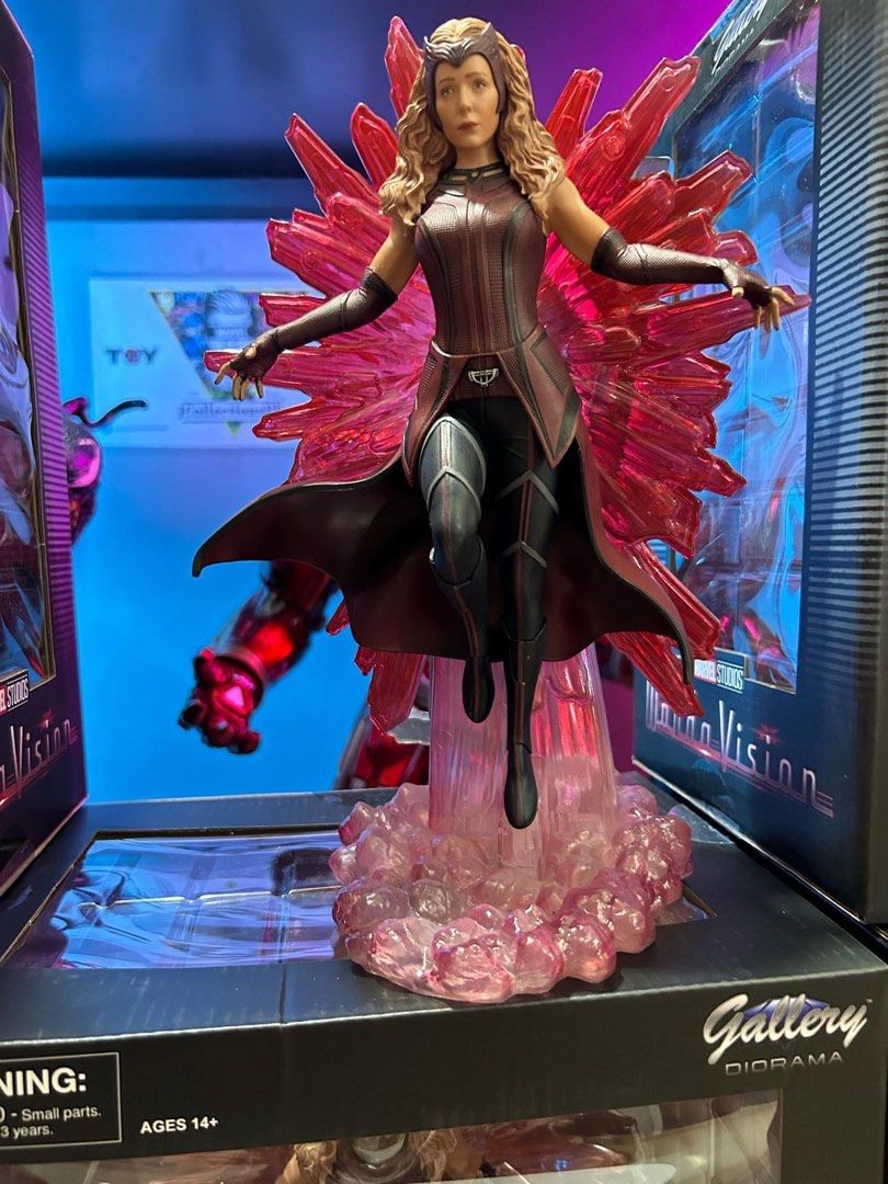 WandaVision - Scarlet Witch Gallery Diorama - Diamond Select Toys