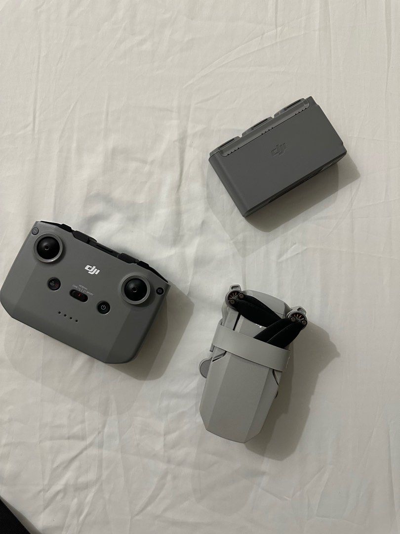 DJI Mini 2 Fly More Combo (Category: Drones) located in Pasig City. Submitted by landamme (Listing ID 1255374466, Image 2). Description: Comes with 3 batteries with charger Includes 128GB Sandisk Extreme MicroSD Card I’ll put in a free Propeller Holder so you get 2. Drone Specs: Ultralight & Foldable 31-Min Max Flight Time 10km Video Transmission Level 5 Wind Resistance Ultra-Clear 4K Video Intelligent Modes & QuickShots.