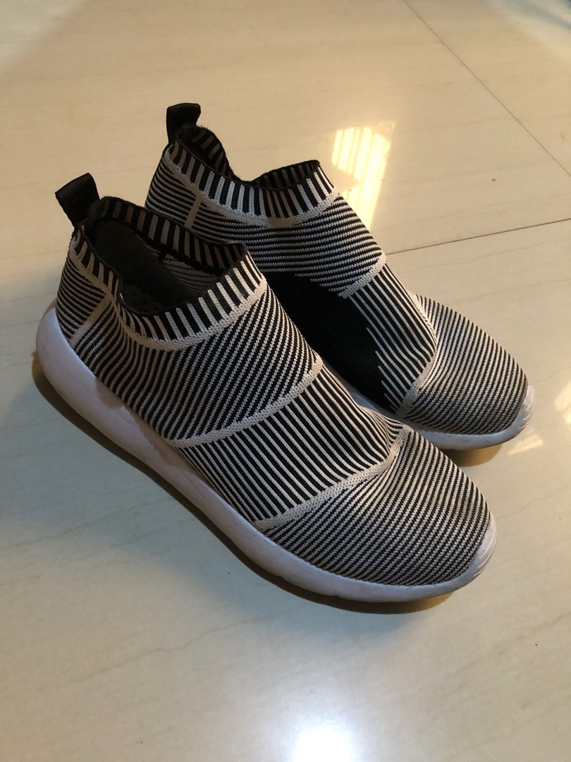 slip on black white