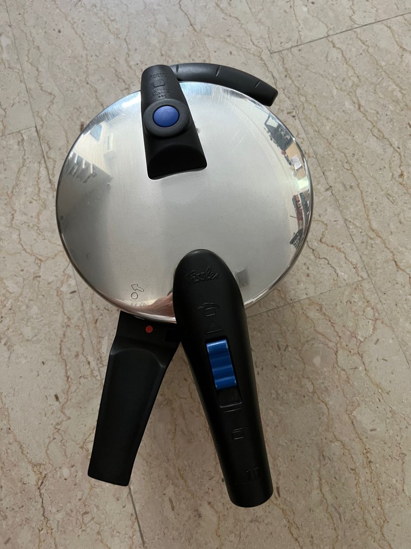 Fissler pressure cooker , Furniture & Home Living, Kitchenware