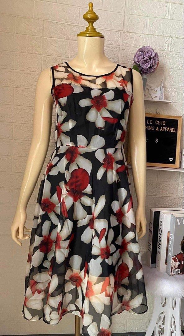 Floral dress (Category: Dresses) located in Valenzuela. Submitted by 2ndHandSpree (Listing ID 1255395011, Image 1). Description: De cluttering In good condition Size: S-M Back zipper closure .