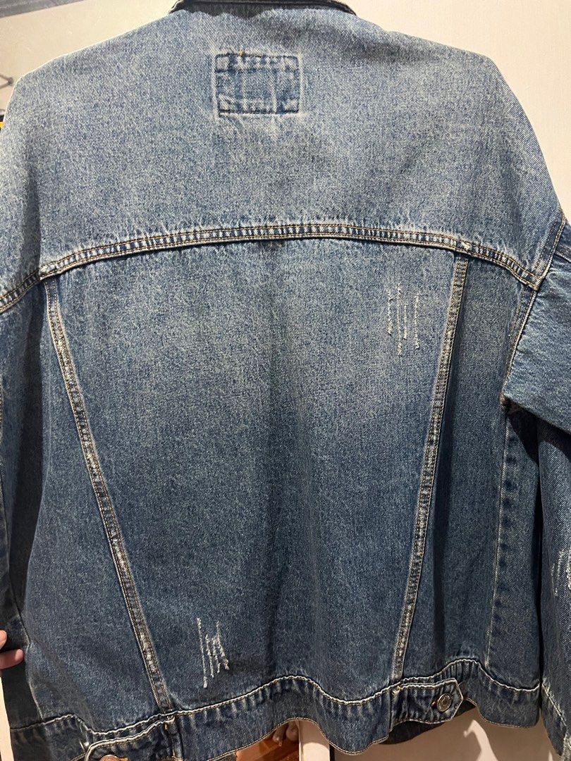Forever 21 Distressed Denim Jacket (Category: Coats, Jackets and Outerwear) located in Manila. Submitted by saydeclutter (Listing ID 1255231347, Image 2). Description: original used only twice bought it for 1,800 nice denim jacket for me!! pm for more inquiries shipping fee will be shouldered by the buyer .