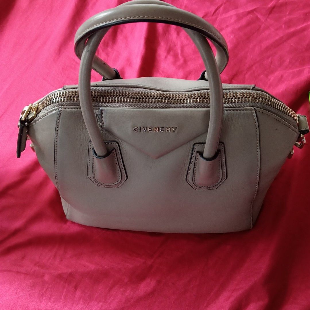 Givenchy Antigona Medium Grey (Category: Luxury Bags & Wallets) located in Malabon City. Submitted by samscloset.3 (Listing ID 1255239805, Image 2). Description: ✨Original ✨Money back guaranteed 👉Bag only 👉Strap not available 👉provided dust bag only.