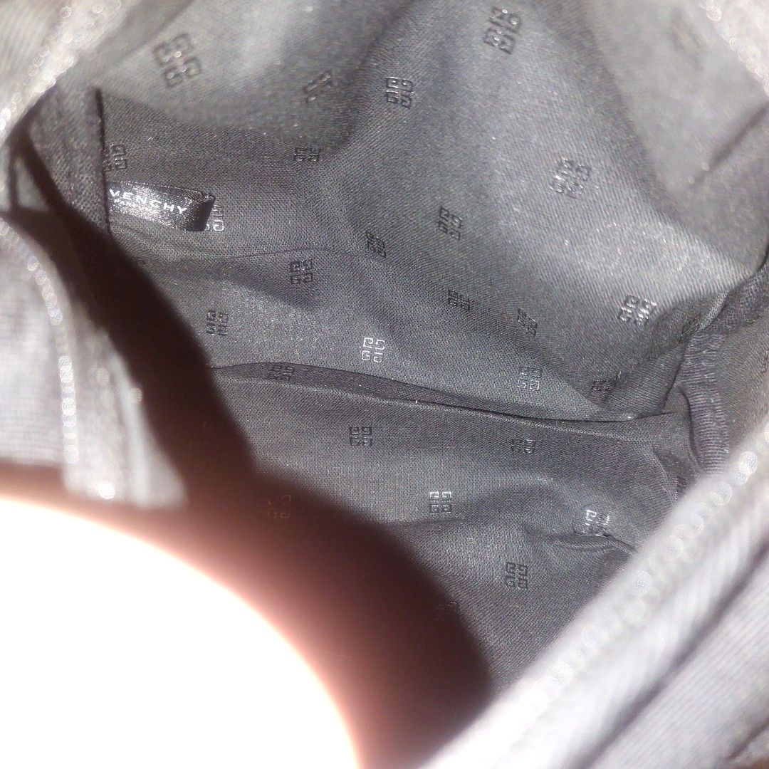 GIVENCHY POUCH (Category: Luxury Bags & Wallets) located in Botolan. Submitted by RHOBZ29 (Listing ID 1255227693, Image 2). Description: BAKA MAY LOOKING PO NAME YOUR PRICE SALAMAT PO LOCATION:ZAMBALES.