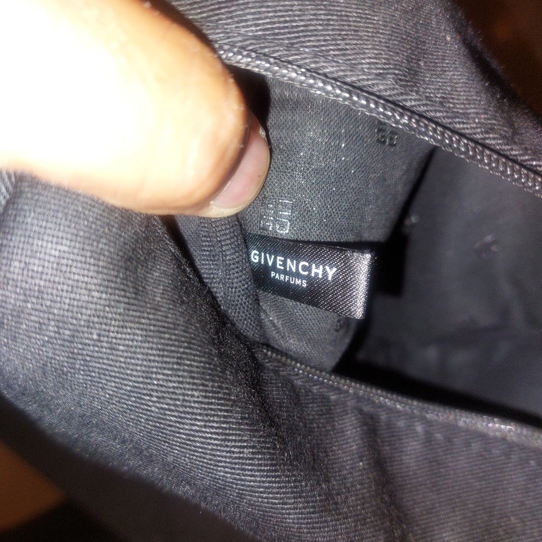 GIVENCHY POUCH (Category: Luxury Bags & Wallets) located in Botolan. Submitted by RHOBZ29 (Listing ID 1255227693, Image 3). Description: BAKA MAY LOOKING PO NAME YOUR PRICE SALAMAT PO LOCATION:ZAMBALES.