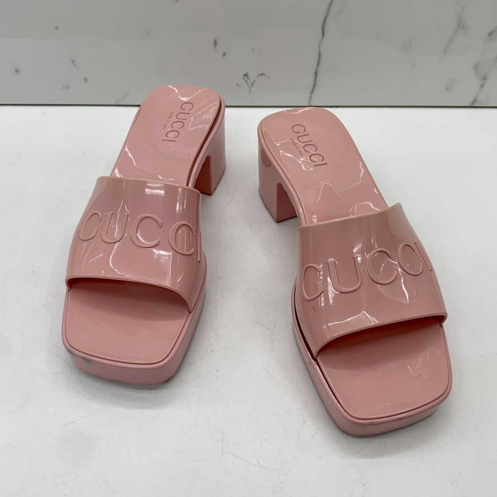 Gucci pink cheap rubber slides