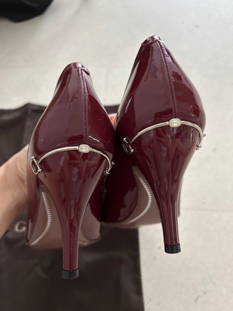Maroon patent leather outlet pumps