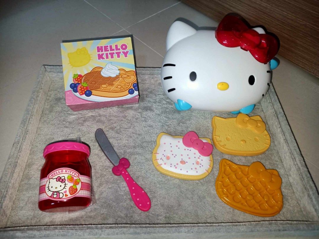 Hello kitty toaster toy shop
