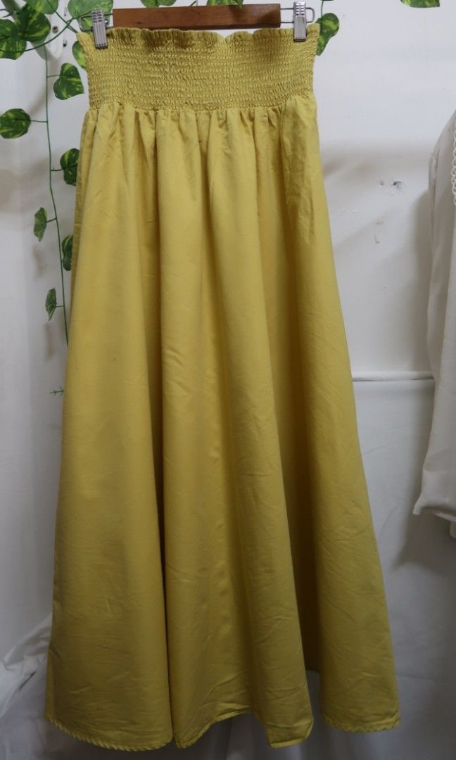 High waisted store skirt yellow
