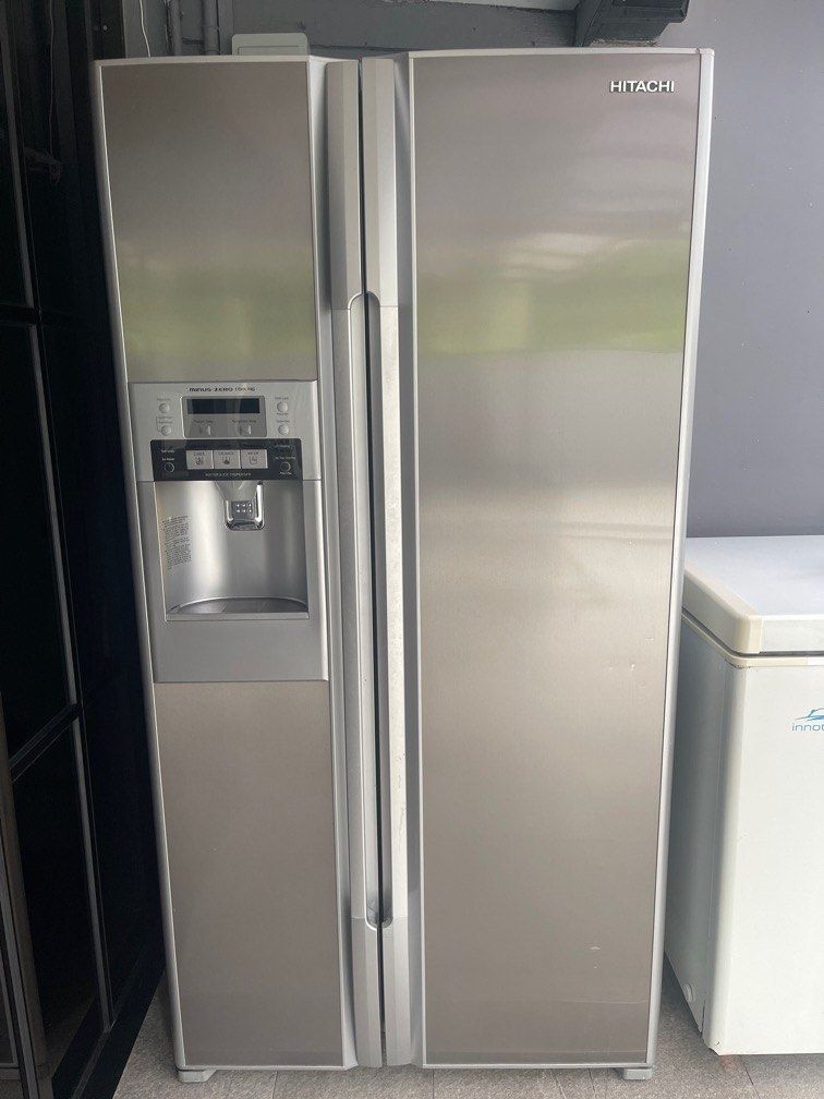 Hitachi SidebySide 2 Door RefrigeratorFreezer RS700GMS, TV & Home
