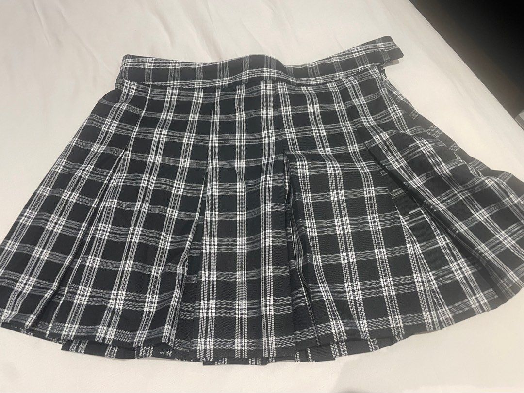 H M checkered pleated skirt EUR 34 Women s Fashion Bottoms