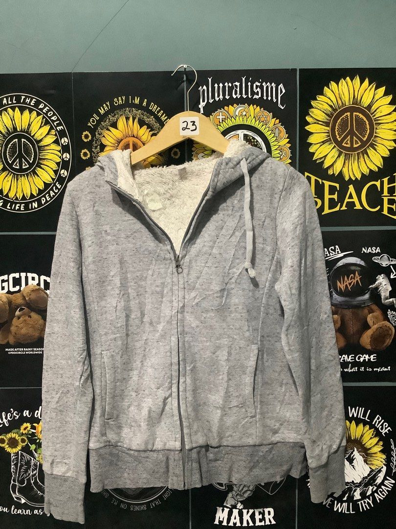 Hoodie Serpa Uniqlo Tag aman Fesyen Wanita Pakaian Wanita Baju Luaran di Carousell