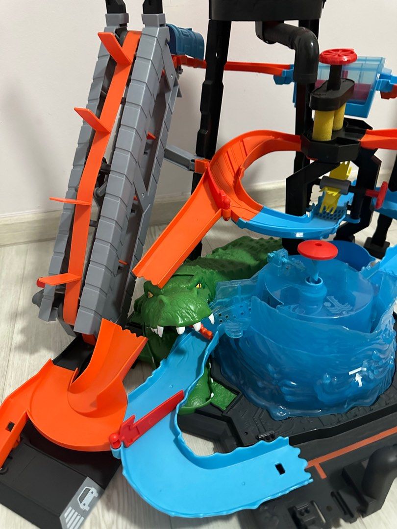 Target hot wheels gator car wash store