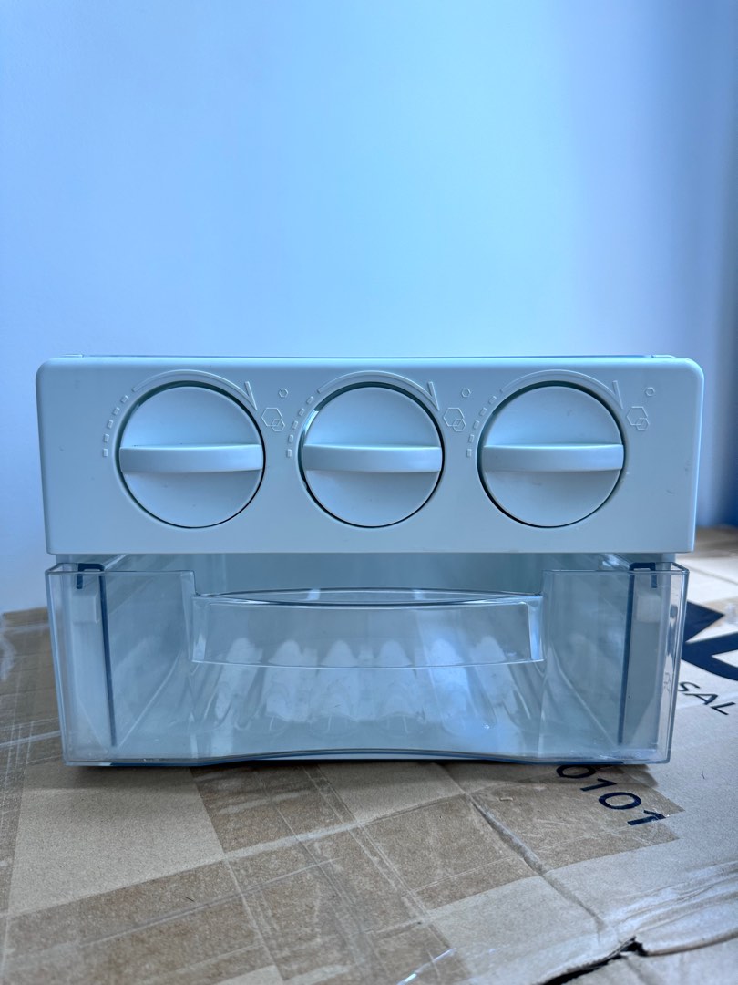 (Until 25/10) Ice maker box, Furniture & Home Living, Kitchenware