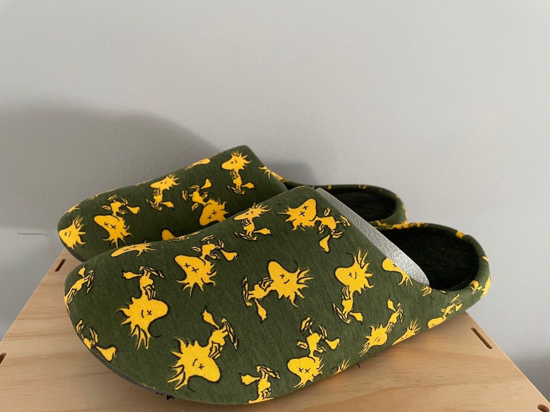 Kaws online uniqlo slippers