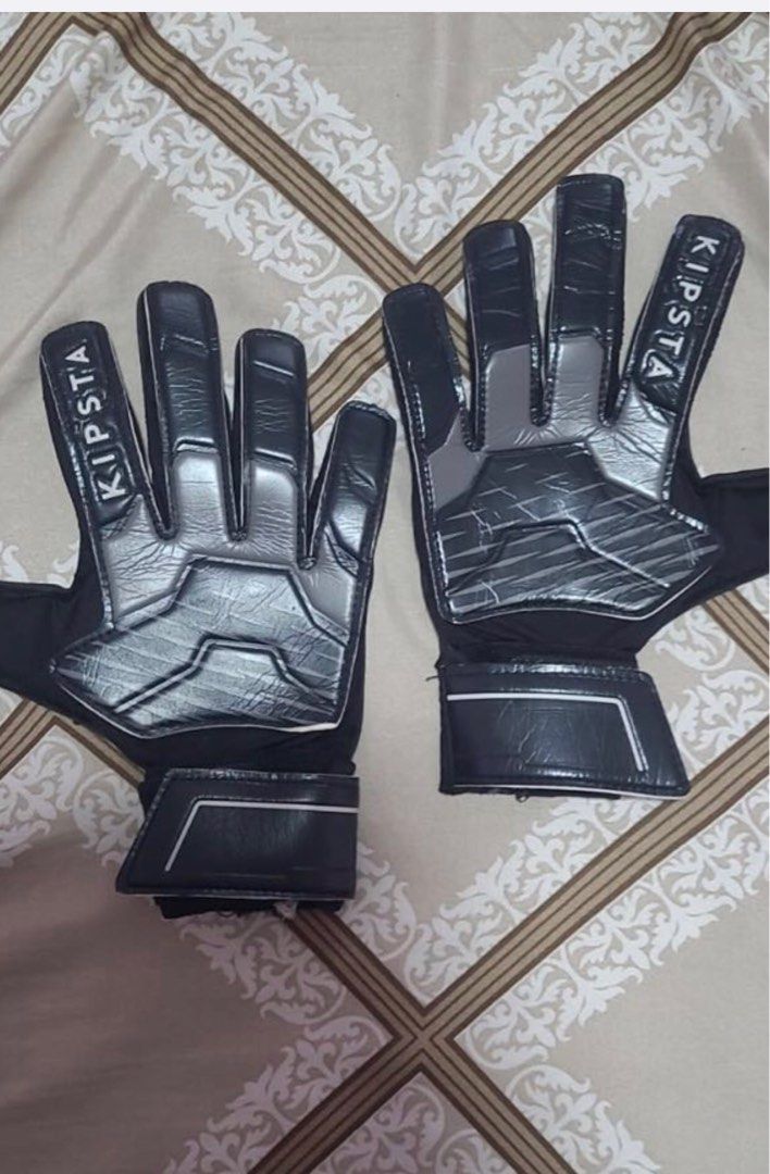 Kipsta goalkeeper gloves