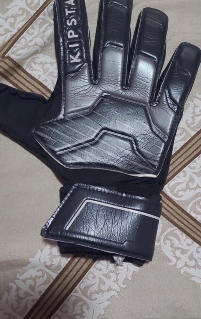 Kipsta goalkeeper gloves discount