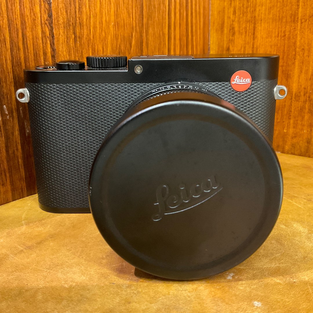 leica-q-4969645-with-box-photography-cameras-on-carousell