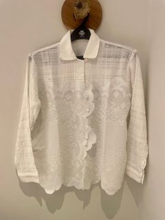 LIKE NEW Robe Robe Robe White Lace Long Sleeve Top All/ Free Size