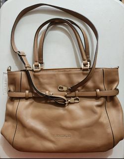 JoeRach Bags Collection - Art Fever Brera 2 ways Bag 😍😍😍 🌹Super Ganda  😘 Pm for the price ❌ no bugos buyer