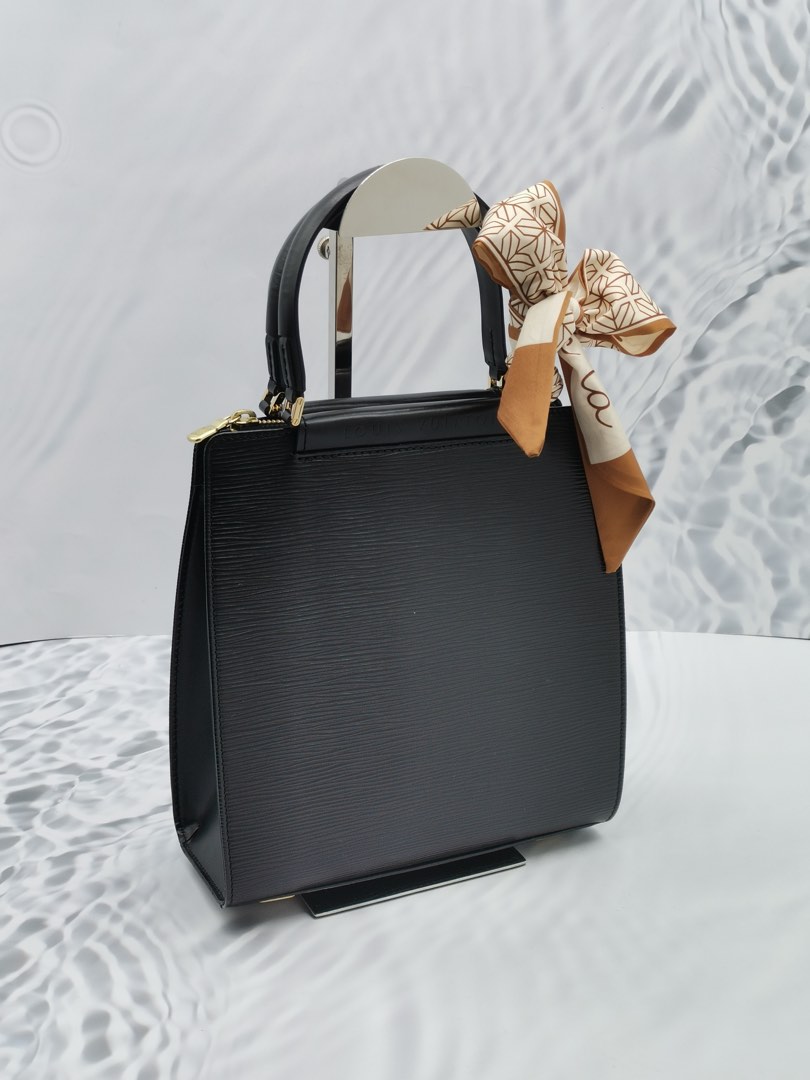 bolso de mano louis vuitton figari en cuero epi negro