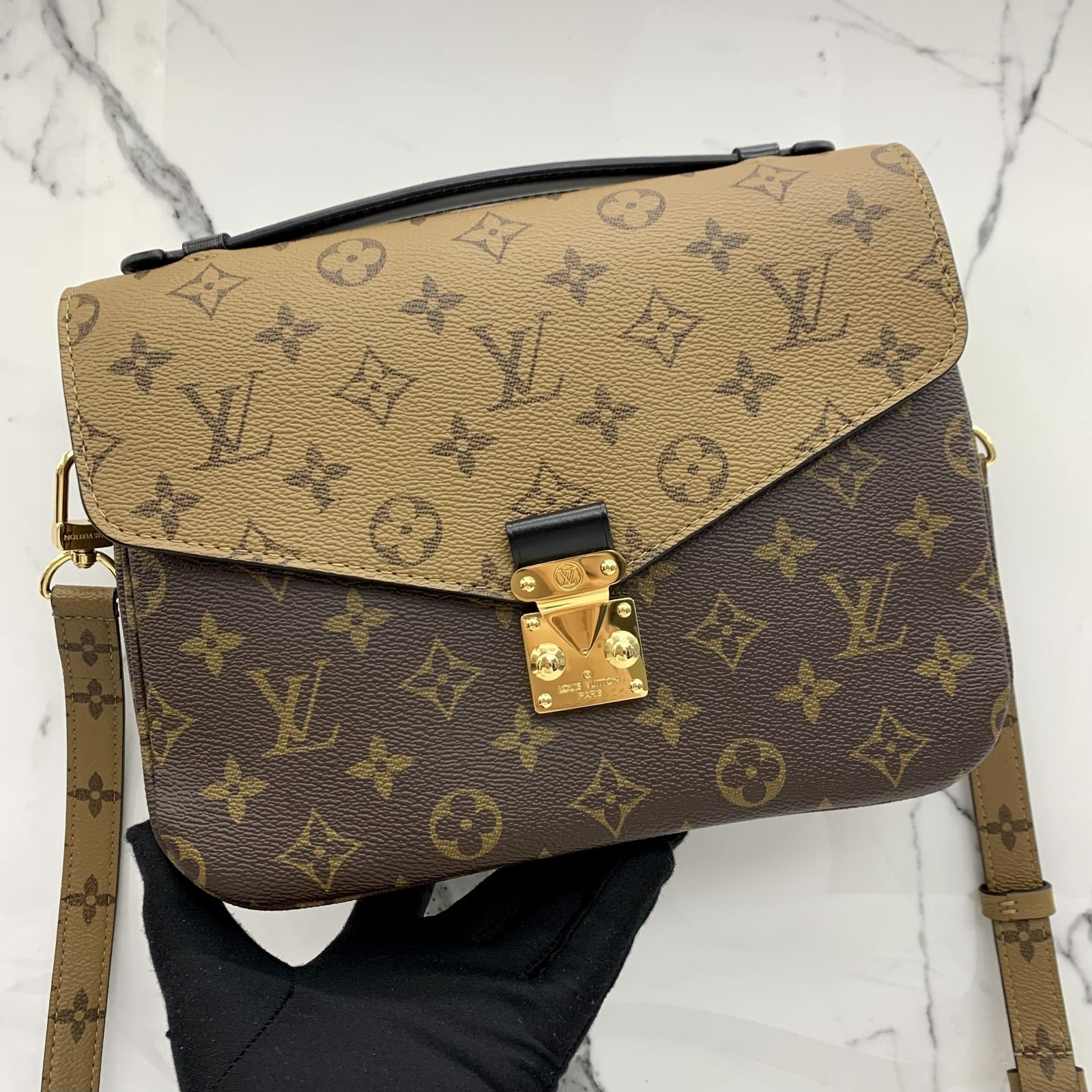 M44876 LV Pochette Metis 手袋新版Monogram Reverse涂层老花邮差包- 米兰站